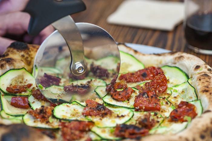 HOT NOW. Expresiva cocina del mundo en un novedoso bar de pizzas
